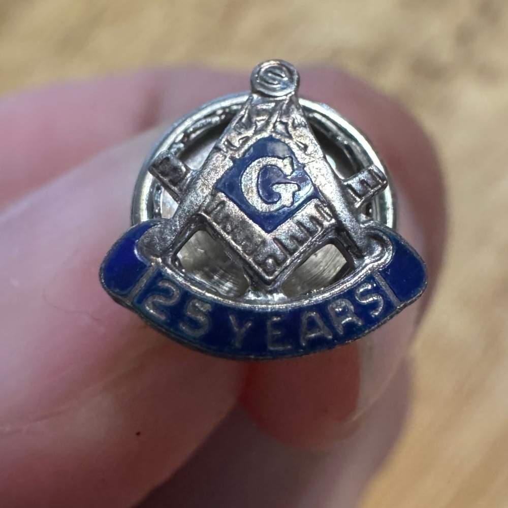 Vtg Masonic Freemason Square Compass 25 Years A Mason Silver Tone Lapel Pin